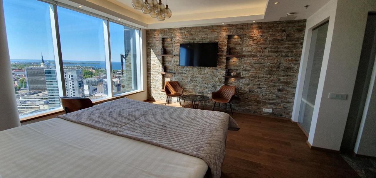 Skyview Suite - Breathtaking Views From Bed And From Jacuzzi. City Center Skyscraper Upper Floors Tallinn Luaran gambar