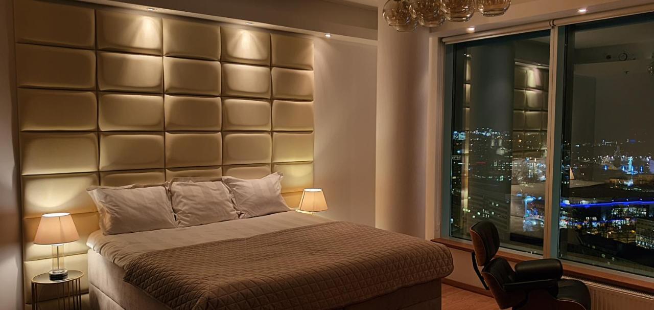 Skyview Suite - Breathtaking Views From Bed And From Jacuzzi. City Center Skyscraper Upper Floors Tallinn Luaran gambar